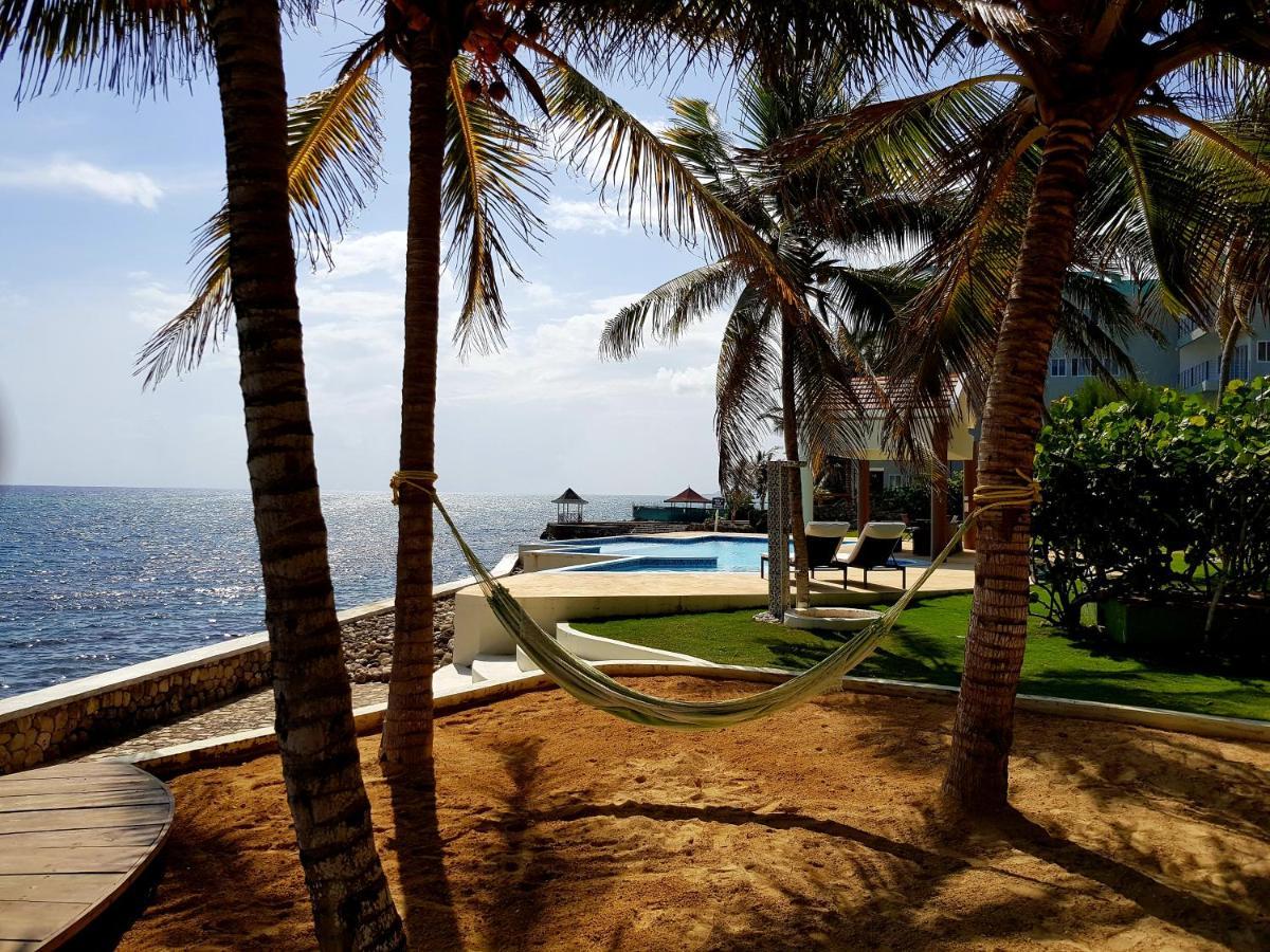 Whispering Seas Oceanfront Suite Ocho Rios Exterior foto