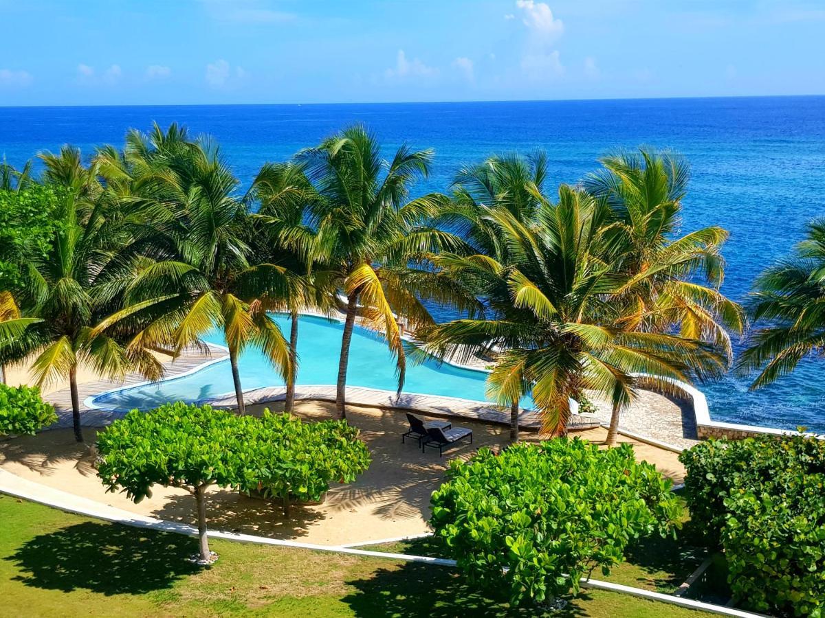 Whispering Seas Oceanfront Suite Ocho Rios Exterior foto
