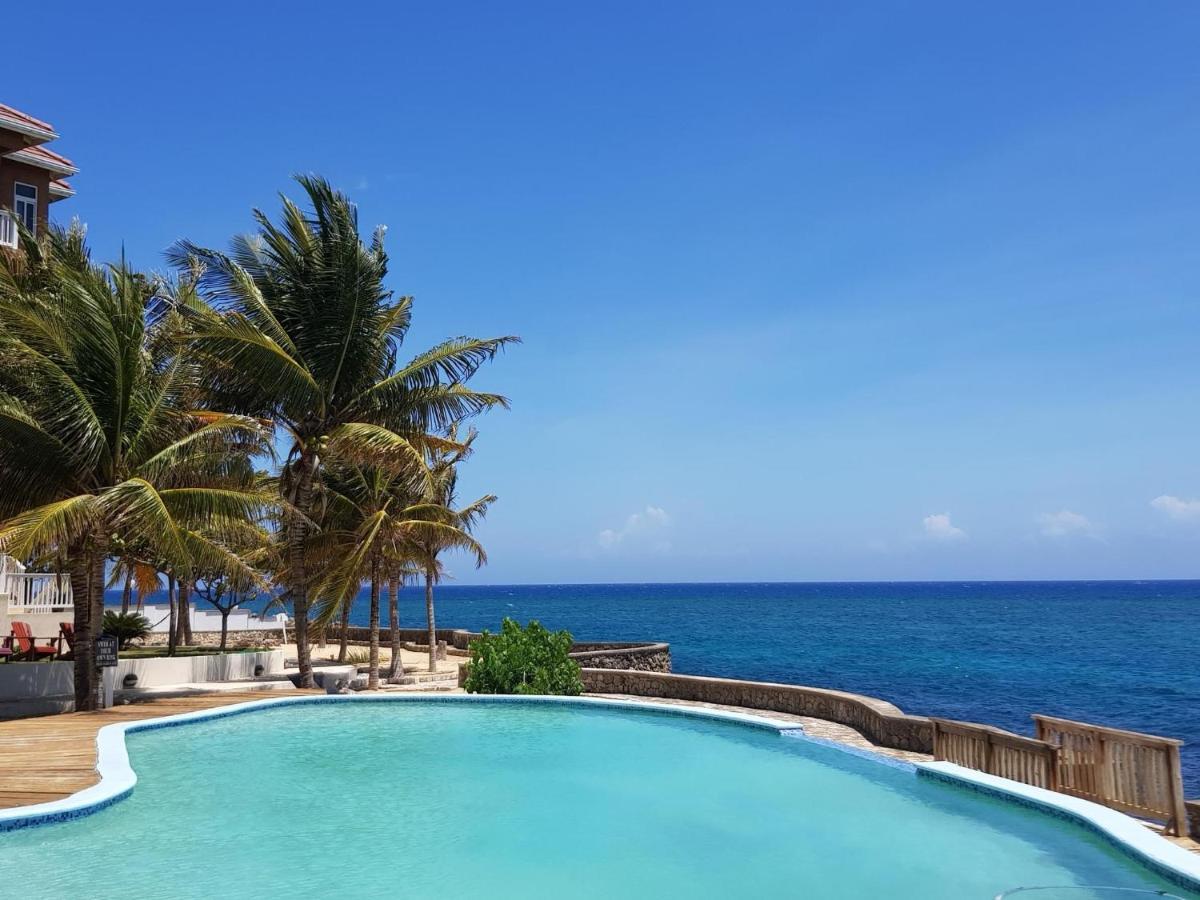 Whispering Seas Oceanfront Suite Ocho Rios Exterior foto