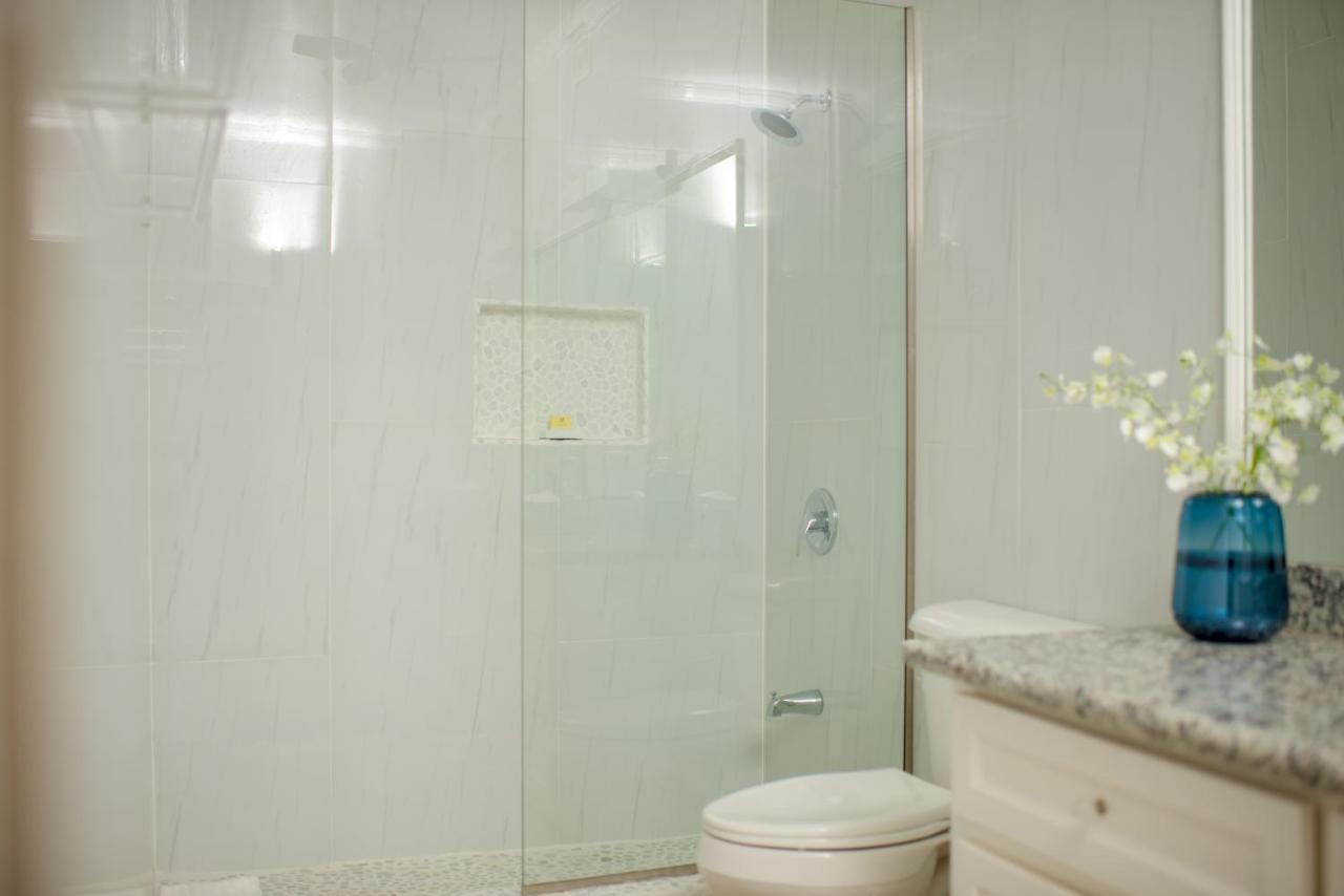 Whispering Seas Oceanfront Suite Ocho Rios Exterior foto
